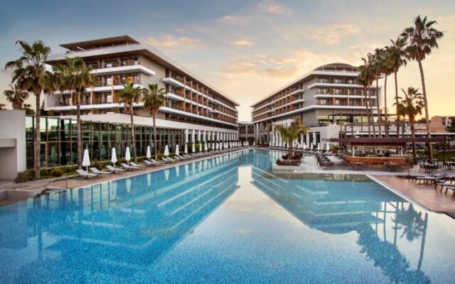 Acanthus Cennet Barut Collection